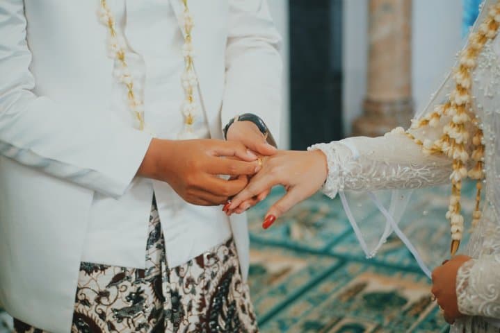 Contoh Kalimat Sungkeman Pernikahan Dalam Bahasa Indonesia